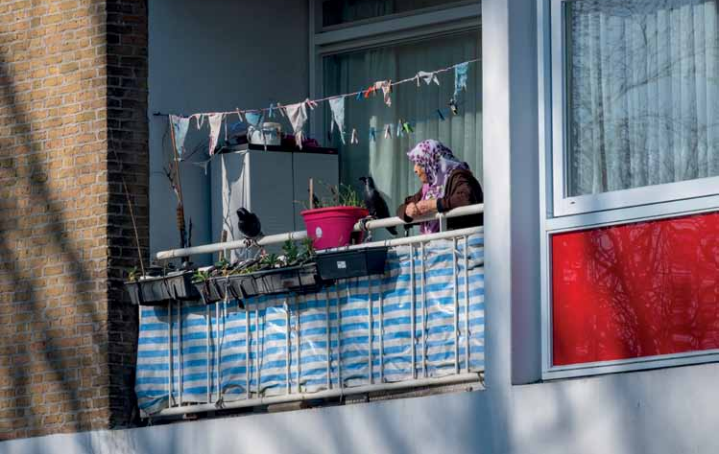 Turkse en Marokkaanse ouderen blij met buurt, maar niet met woning